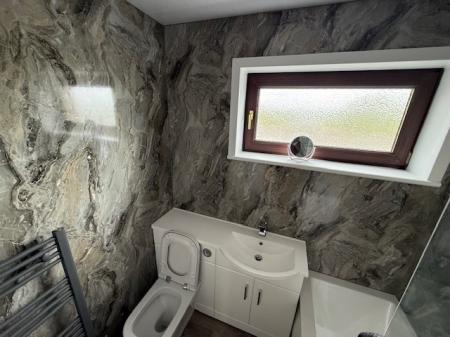 2 bedroom Terraced House to let in Redcraigs, Kirkcaldy, KY2