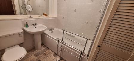 2 bedroom Flat to let in Adam Smith Court, Kirkcaldy, KY1