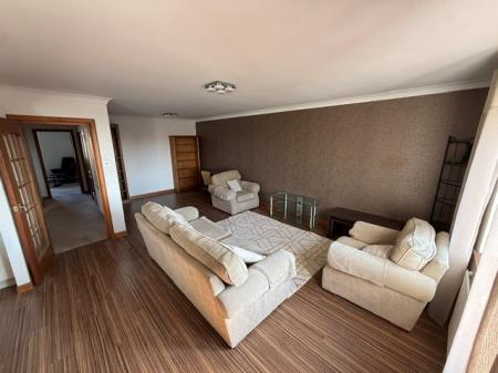 2 bedroom Flat to let in James Grove, Kirkcaldy, KY1