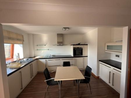 2 bedroom Flat to let in James Grove, Kirkcaldy, KY1