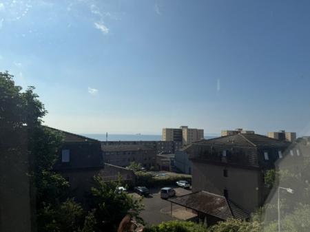2 bedroom Flat to let in James Grove, Kirkcaldy, KY1