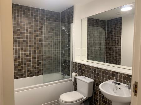2 bedroom Flat to let in Overton Road, Kirkcaldy, KY1