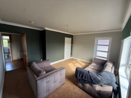 2 bedroom Flat to let in Dunearn Drive, Kirkcaldy, KY2