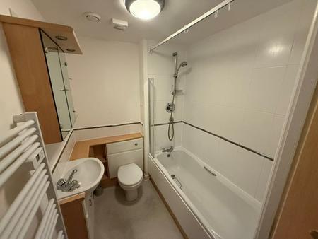 2 bedroom Flat to let in Bittern Court, Dunfermline, KY11