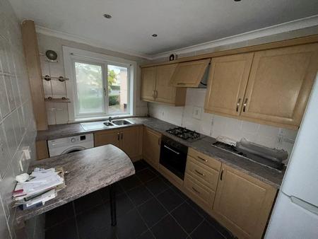 3 bedroom Flat to let in Adamson Avenue, Kirkcaldy, KY2