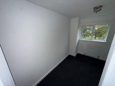 3 bedroom Flat to let in Adamson Avenue, Kirkcaldy, KY2