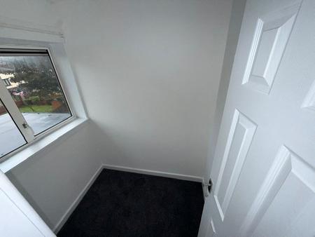 3 bedroom Flat to let in Adamson Avenue, Kirkcaldy, KY2