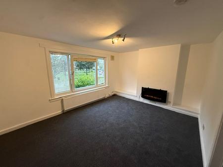 3 bedroom Flat to let in Adamson Avenue, Kirkcaldy, KY2