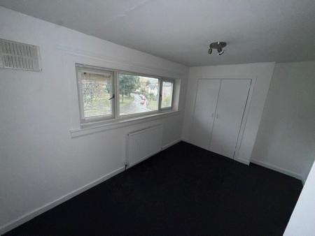 3 bedroom Flat to let in Adamson Avenue, Kirkcaldy, KY2