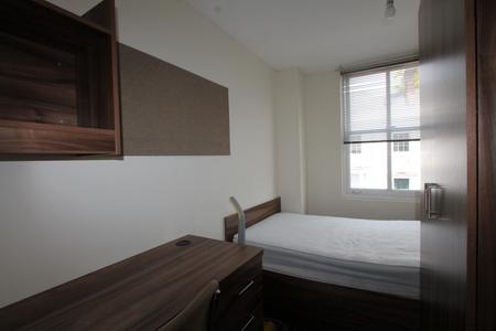 4 bedroom Flat to let in George Street, Leamington Spa, CV31