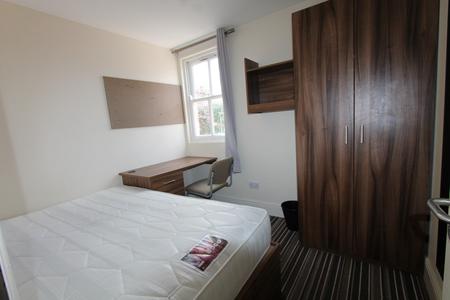 4 bedroom Flat to let in George Street, Leamington Spa, CV31
