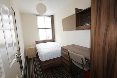 4 bedroom Flat to let in George Street, Leamington Spa, CV31