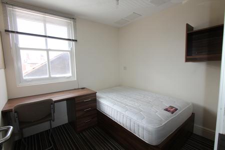 4 bedroom Flat to let in George Street, Leamington Spa, CV31
