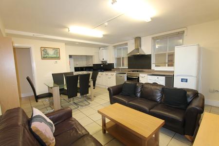 6 bedroom Flat to let in George Street, Leamington Spa, CV31