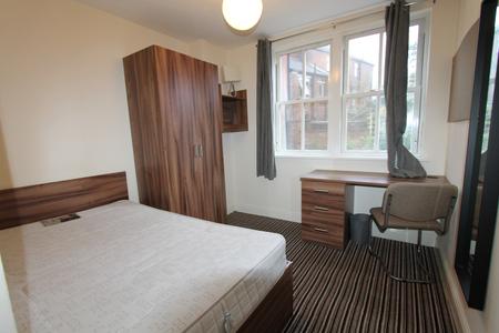 6 bedroom Flat to let in George Street, Leamington Spa, CV31