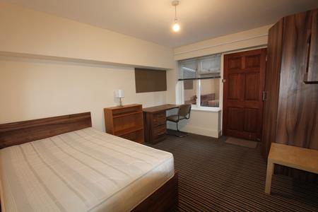 6 bedroom Flat to let in George Street, Leamington Spa, CV31