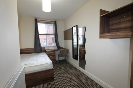 6 bedroom Flat to let in George Street, Leamington Spa, CV31