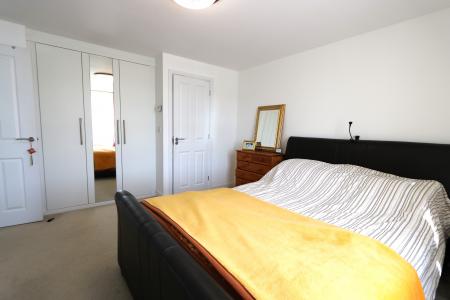 4 bedroom Detached house to let in Macbeth Approach, Warwick, CV34