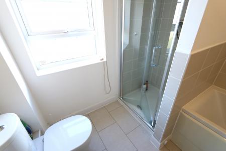 4 bedroom Detached house to let in Macbeth Approach, Warwick, CV34