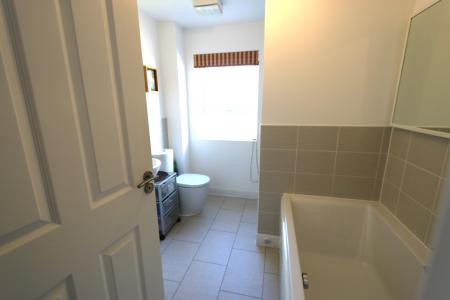 4 bedroom Detached house to let in Macbeth Approach, Warwick, CV34