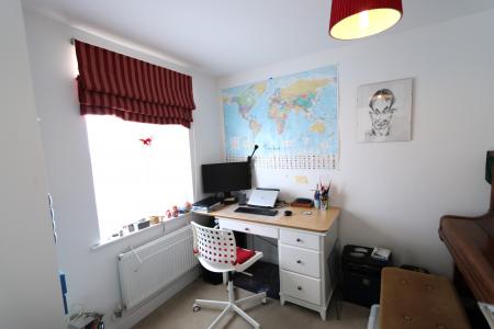 4 bedroom Detached house to let in Macbeth Approach, Warwick, CV34