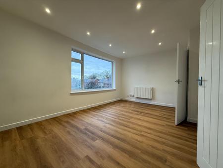 2 bedroom Flat to let in Cowdray Close, Leamington Spa, CV31