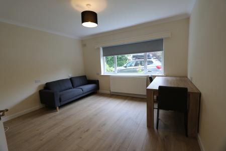 2 bedroom Flat to let in Talbot Court, Upper Holly Walk, Leamington Spa, CV32