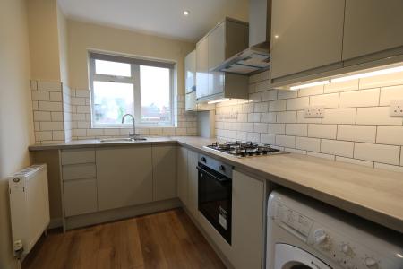 2 bedroom Flat to let in Talbot Court, Upper Holly Walk, Leamington Spa, CV32