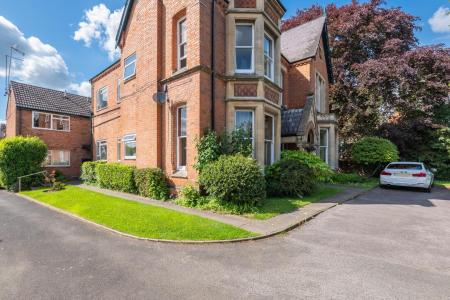 2 bedroom Apartment for sale in Lillington Road, Leamington Spa