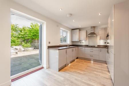 2 bedroom House for sale in De Stretford Drive, Bishops Tachbrook