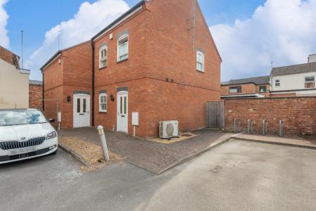 3 bedroom Semi-detached house for sale in Kenilworth Street, Leamington Spa