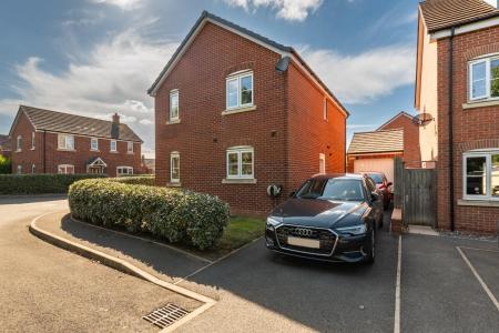 3 bedroom Detached house for sale in Owen Grove, Whitnash