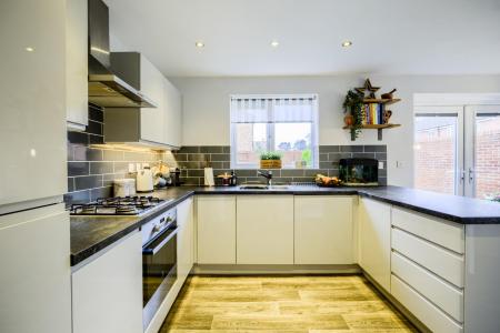 3 bedroom Detached house for sale in Radcliffe Road, Bishops Tachbrook, Leamington Spa