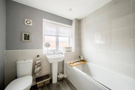 3 bedroom Detached house for sale in Radcliffe Road, Bishops Tachbrook, Leamington Spa