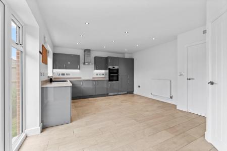 4 bedroom Detached house for sale in Jackson Avenue, Bishops Tachbrook