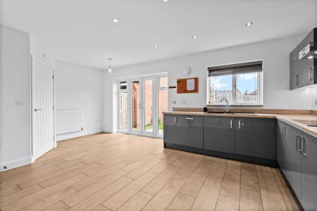 4 bedroom Detached house for sale in Jackson Avenue, Bishops Tachbrook