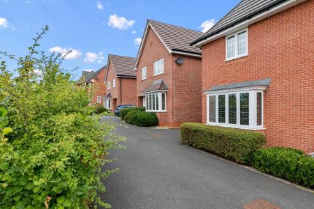 4 bedroom Detached house for sale in Jackson Avenue, Bishops Tachbrook