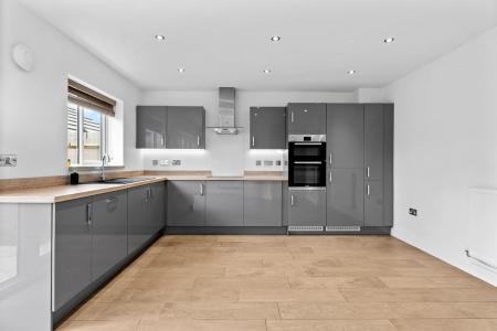 4 bedroom Detached house for sale in Jackson Avenue, Bishops Tachbrook