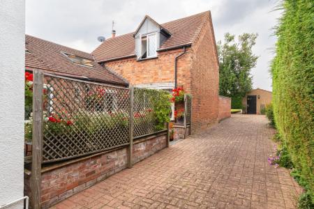 4 bedroom Detached house for sale in Hawthorne Gardens, Church Road, Long Itchington