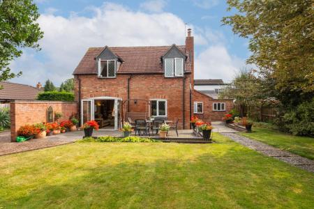4 bedroom Detached house for sale in Hawthorne Gardens, Church Road, Long Itchington