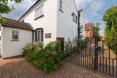 4 bedroom Detached house for sale in Hawthorne Gardens, Church Road, Long Itchington