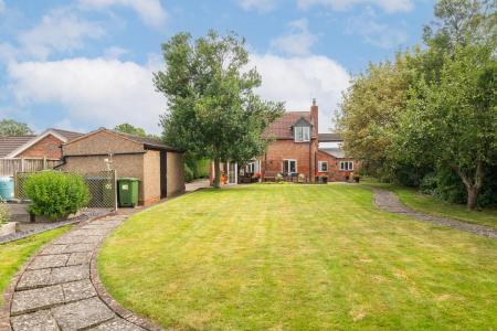 4 bedroom Detached house for sale in Hawthorne Gardens, Church Road, Long Itchington