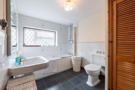 4 bedroom Detached house for sale in Hawthorne Gardens, Church Road, Long Itchington