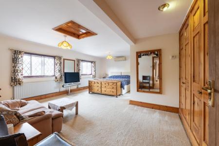 4 bedroom Detached house for sale in Hawthorne Gardens, Church Road, Long Itchington