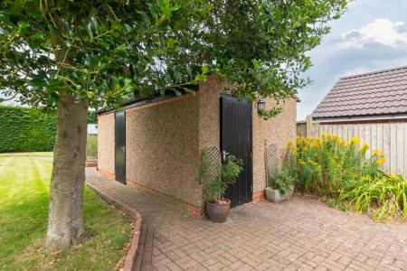4 bedroom Detached house for sale in Hawthorne Gardens, Church Road, Long Itchington