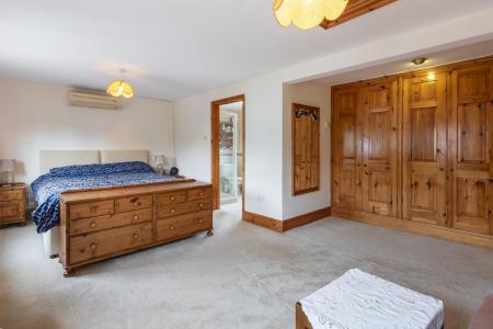 4 bedroom Detached house for sale in Hawthorne Gardens, Church Road, Long Itchington