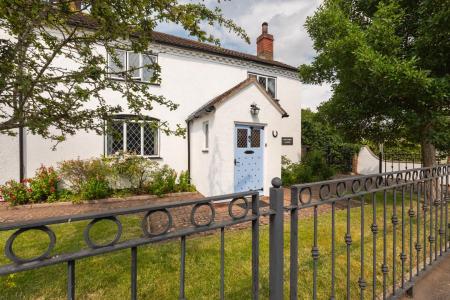 4 bedroom Detached house for sale in Hawthorne Gardens, Church Road, Long Itchington