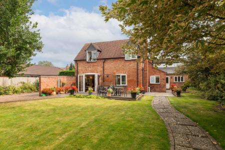 4 bedroom Detached house for sale in Hawthorne Gardens, Church Road, Long Itchington
