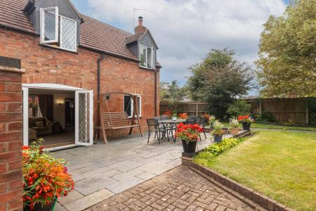 4 bedroom Detached house for sale in Hawthorne Gardens, Church Road, Long Itchington