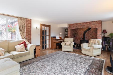 4 bedroom Detached house for sale in Hawthorne Gardens, Church Road, Long Itchington